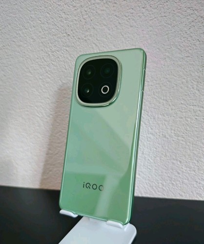 Vivo iqoo ace green - iqoo,